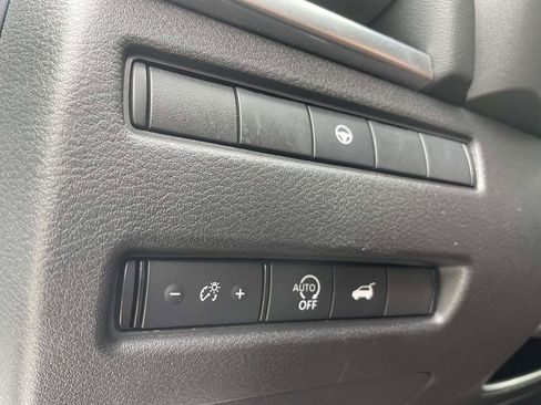 Used 2025 Nissan Rogue SV FWD image 28