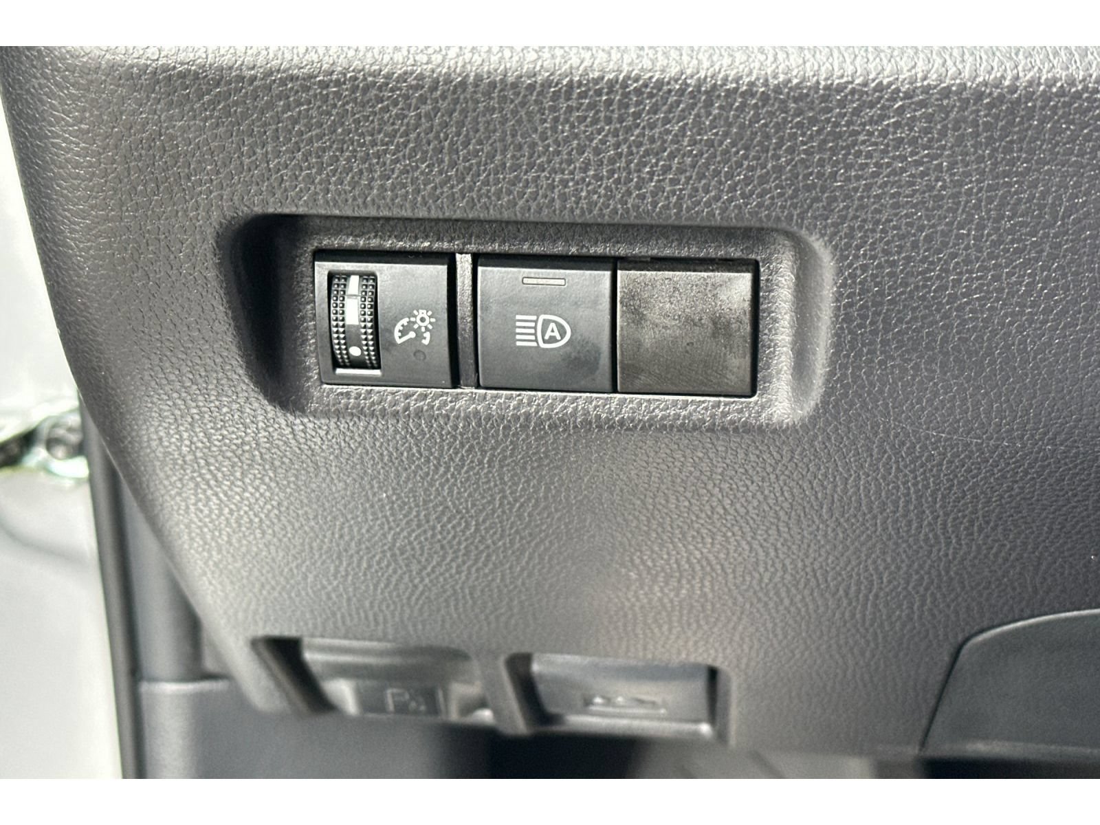 Certified 2025 Toyota RAV4 LE AWD/4WD image 30