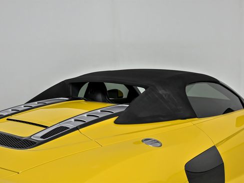 Used 2020 Audi R8 V10 w/ Carbon Exterior Package image 18