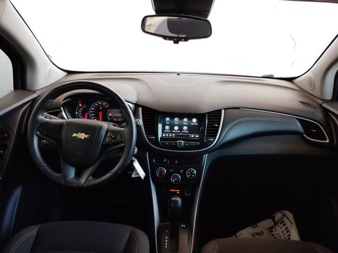Used 2018 Chevrolet Trax LS AWD/4WD image 36