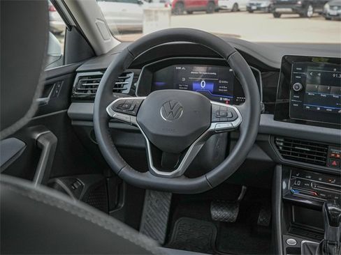 Certified 2025 Volkswagen Jetta SE image 19