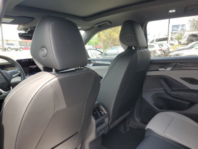 New 2026 Volkswagen Tiguan SE R-Line AWD/4WD image 11