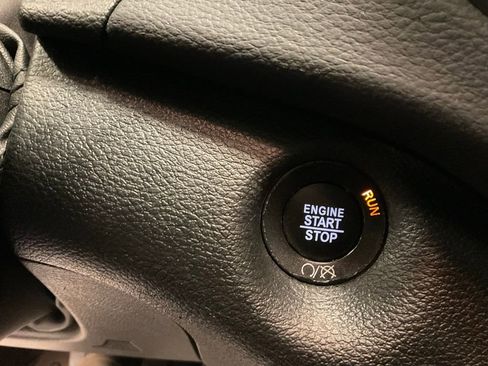 Used 2019 Jeep Cherokee Trailhawk w/ Cold Weather Group image 20