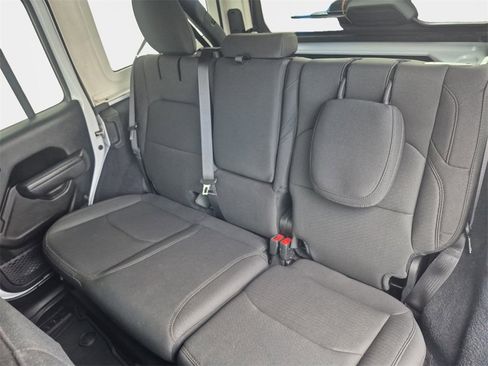 Used 2023 Jeep Wrangler Unlimited w/ Sun & Screen Package image 19