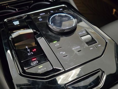 Used 2026 BMW 530i xDrive w/ Premium Package image 17