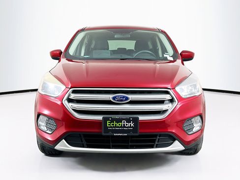 Used 2017 Ford Escape SE image 2