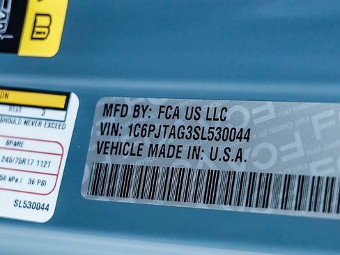 New 2025 Jeep Gladiator Sport image 29