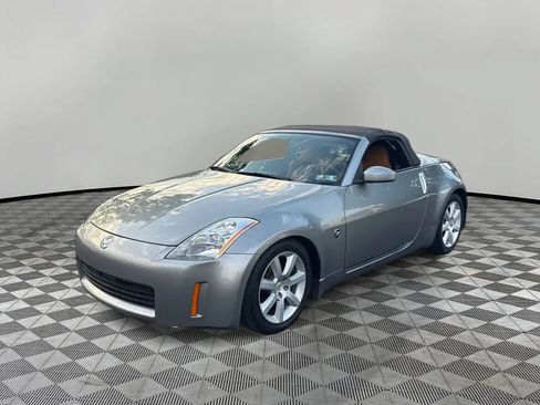 Used 2004 Nissan 350Z Touring RWD image 2