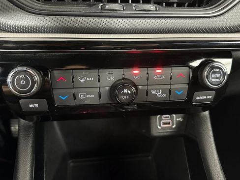 Used 2025 Jeep Compass Trailhawk AWD/4WD image 21