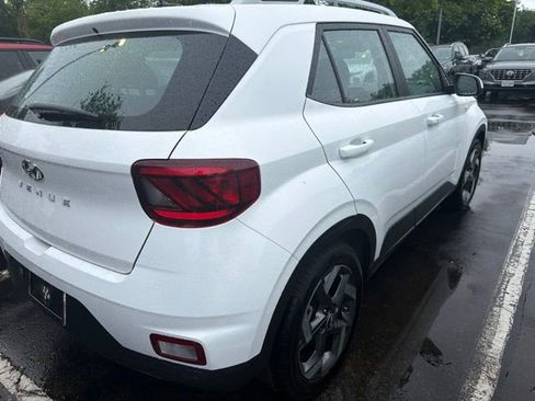 Used 2025 Hyundai Venue SEL FWD image 2