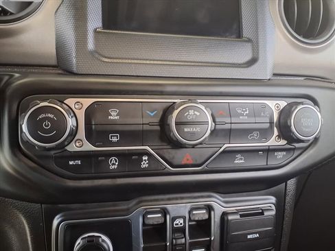 Used 2023 Jeep Gladiator Sport image 5