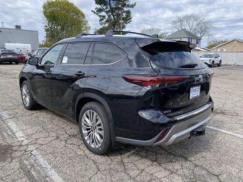 New 2026 Toyota Highlander Platinum AWD/4WD image 3