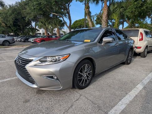 Used 2017 Lexus ES 350 FWD image 3