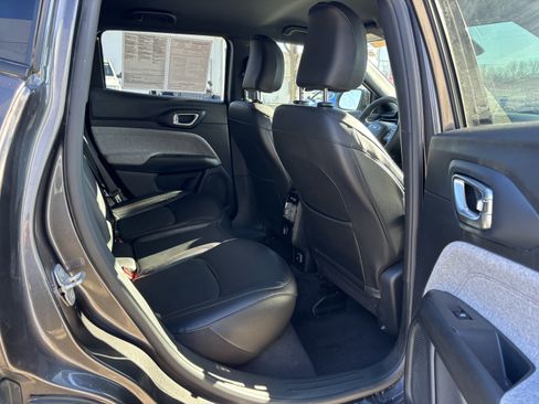 Certified 2023 Jeep Compass Latitude image 13