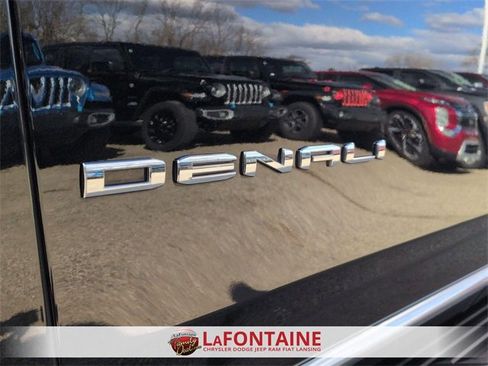 Used 2025 GMC Yukon Denali image 10