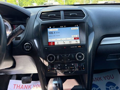 Used 2018 Ford Explorer XLT w/ Equipment Group 202A FWD image 34