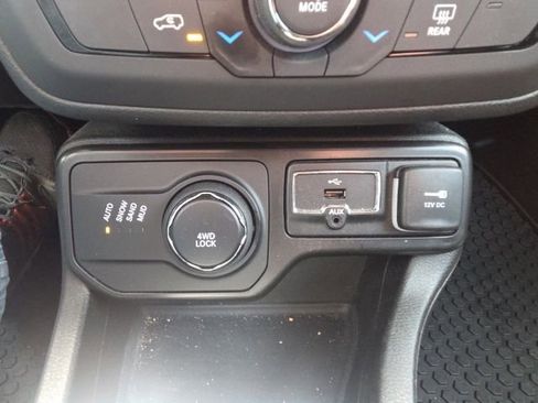 Used 2021 Jeep Renegade Latitude w/ Convenience Group AWD/4WD image 30