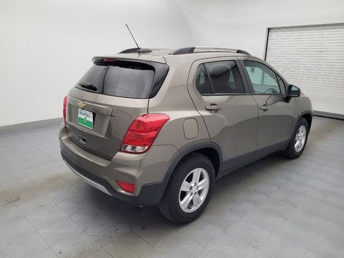 Used 2021 Chevrolet Trax LT w/ LT Convenience Package image 9
