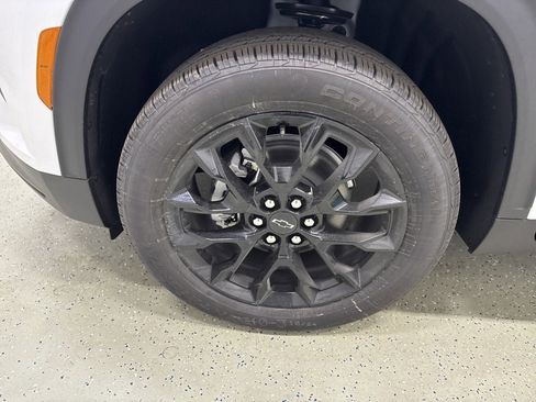 New 2026 Chevrolet Traverse LT image 8