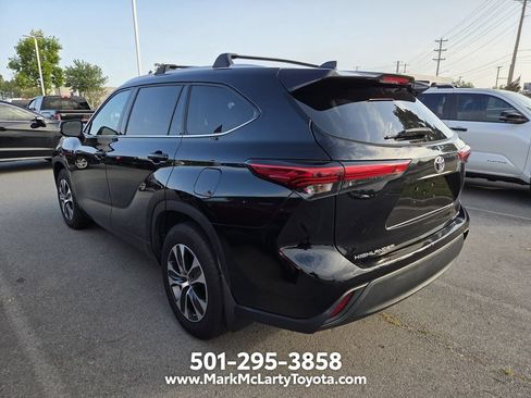 Used 2022 Toyota Highlander XLE AWD/4WD image 8