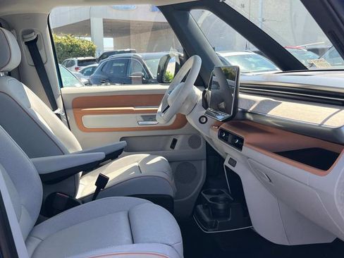 New 2025 Volkswagen ID. Buzz 1st Edition image 32