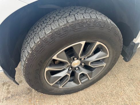 Used 2024 Chevrolet Silverado 1500 LT image 11