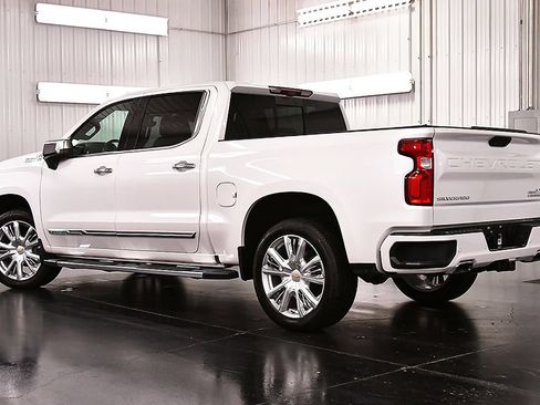 Used 2023 Chevrolet Silverado 1500 High Country w/ Technology Package AWD/4WD image 5