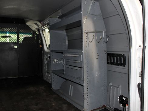 Used 2006 Ford E-350 and Econoline 350 Super Duty RWD image 28