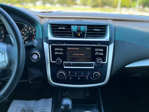 Used 2017 Nissan Altima 2.5 SR FWD image 16