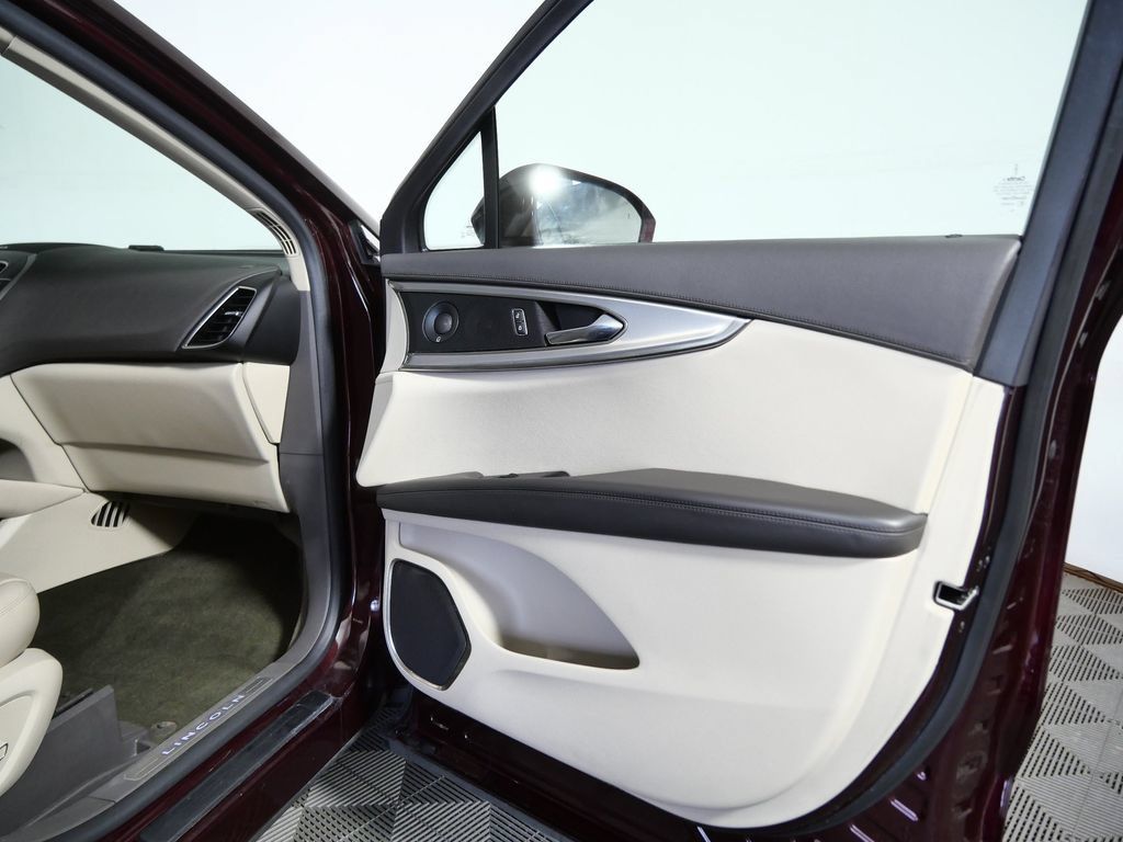 Used 2019 Lincoln Nautilus Reserve AWD/4WD image 10