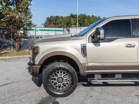 Used 2017 Ford F250 Lariat w/ Chrome Package image 4