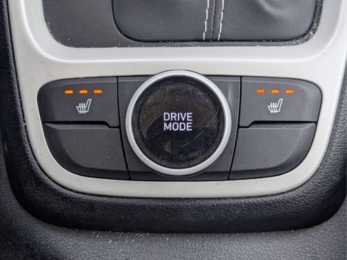 Used 2022 Hyundai Venue Limited FWD image 21