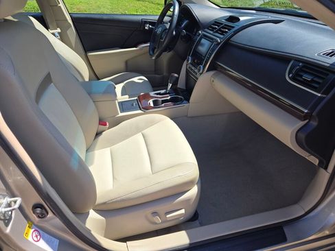 Used 2014 Toyota Camry XLE w/ Leather Package FWD image 8