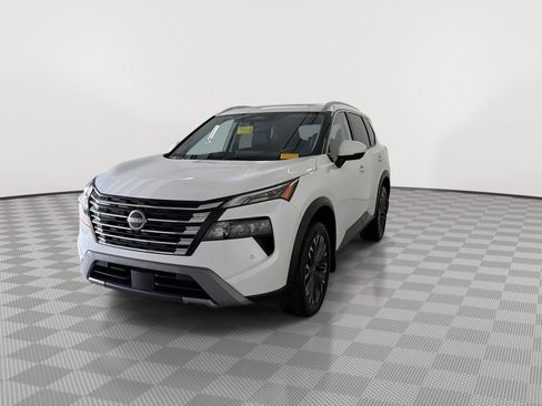 Certified 2025 Nissan Rogue SL w/ Tech Package AWD/4WD image 5