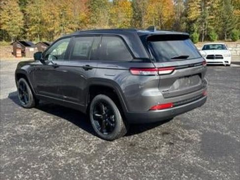 New 2025 Jeep Grand Cherokee Limited w/ Black Appearance Package image 33