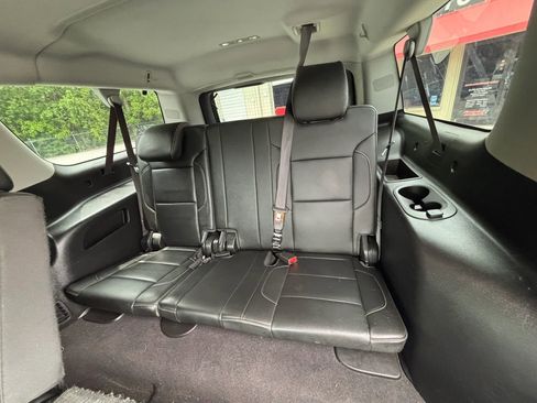 Used 2019 Chevrolet Suburban LT RWD image 26