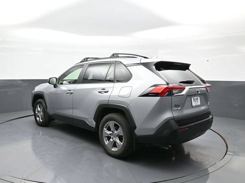 Used 2022 Toyota RAV4 LE AWD/4WD image 8