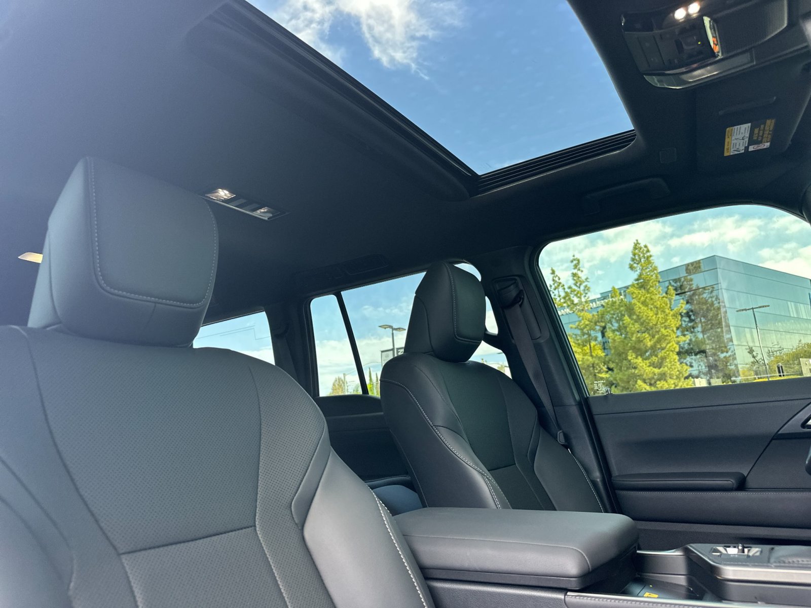 Used 2025 Lexus GX 550 w/ Cold Area Package AWD/4WD image 18