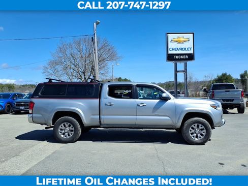 Used 2016 Toyota Tacoma SR5 w/ SR5 Appearance Package (SN) image 4
