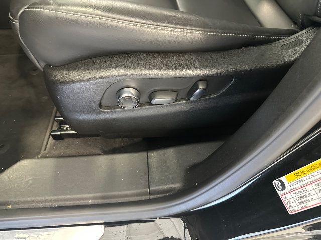 Used 2025 Cadillac XT4 Premium Luxury w/ Cold Weather Package AWD/4WD image 20