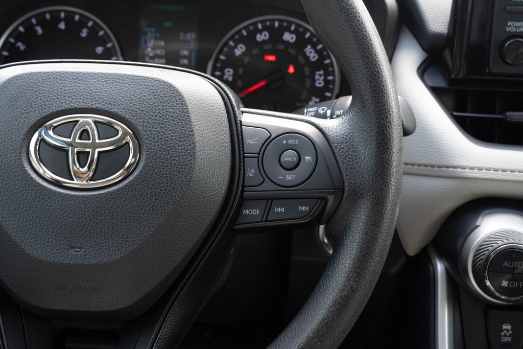 Used 2021 Toyota RAV4 XLE w/ Convenience Package FWD image 26