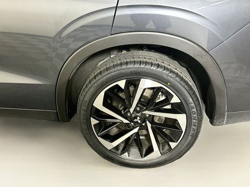 Used 2024 Mitsubishi Outlander SE image 11