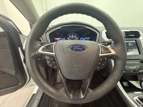 Used 2016 Ford Fusion SE FWD image 14