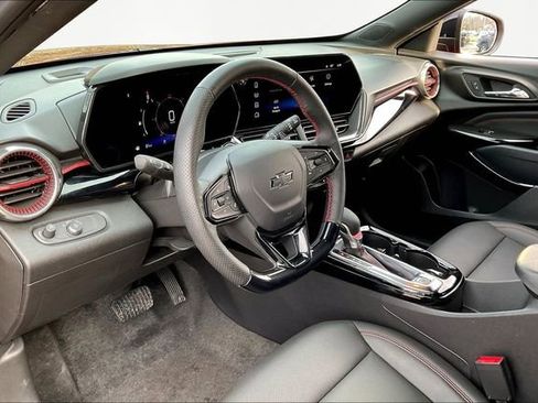 Used 2025 Chevrolet Trax RS w/ Driver Confidence Package image 12