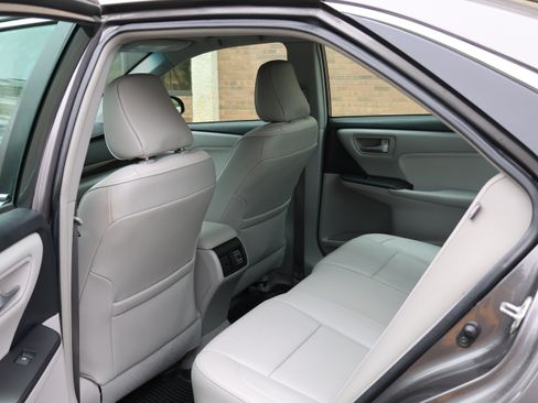 Used 2016 Toyota Camry XLE FWD image 13