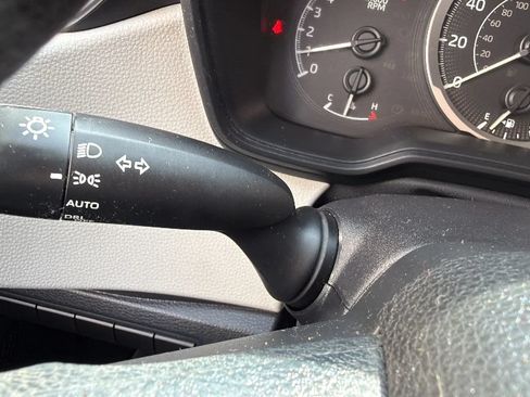 Used 2021 Toyota Corolla LE FWD image 14