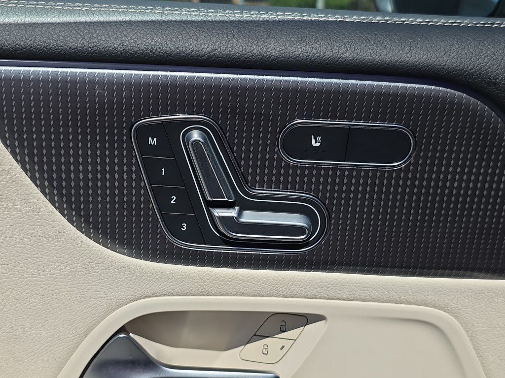 Certified 2022 Mercedes-Benz GLB 250 4MATIC image 11