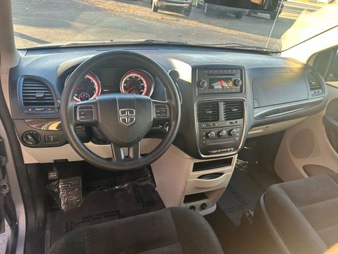 Used 2016 Dodge Grand Caravan American Value Package image 4