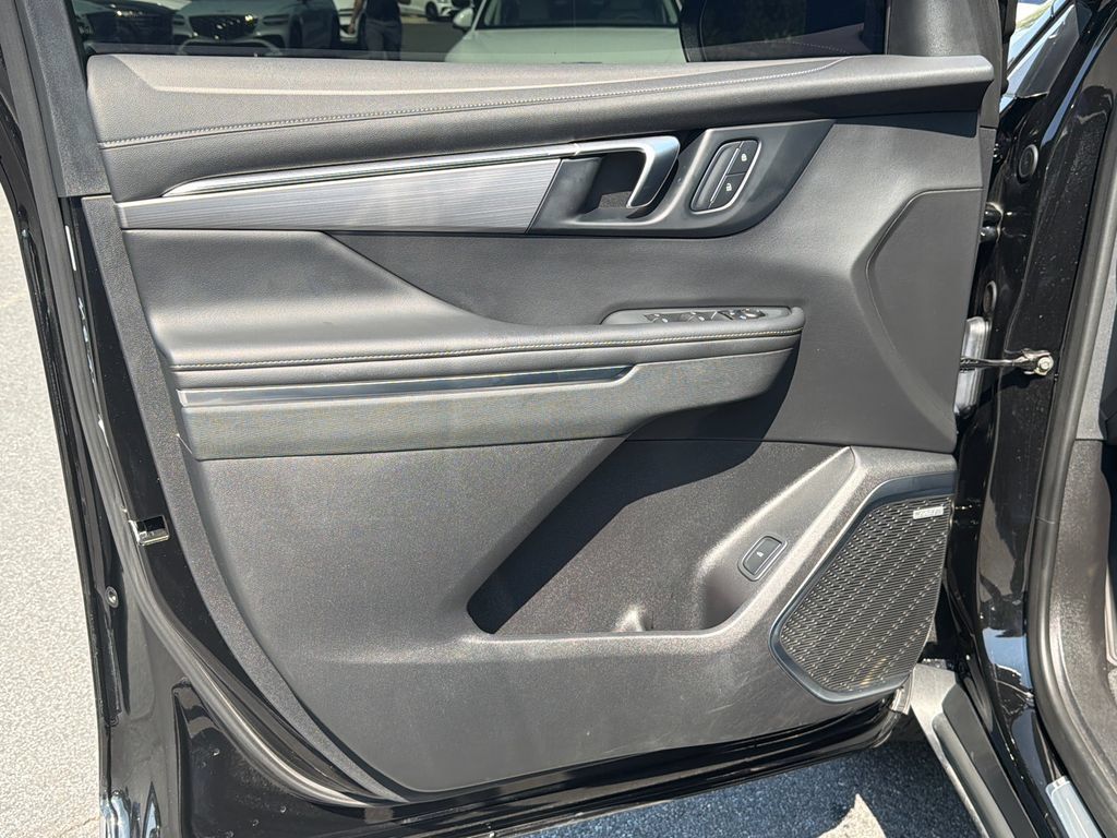 Used 2025 Buick Enclave Preferred AWD/4WD image 12
