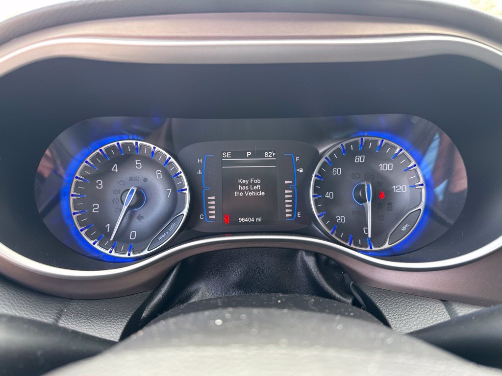 Used 2017 Chrysler Pacifica Touring-L FWD image 5